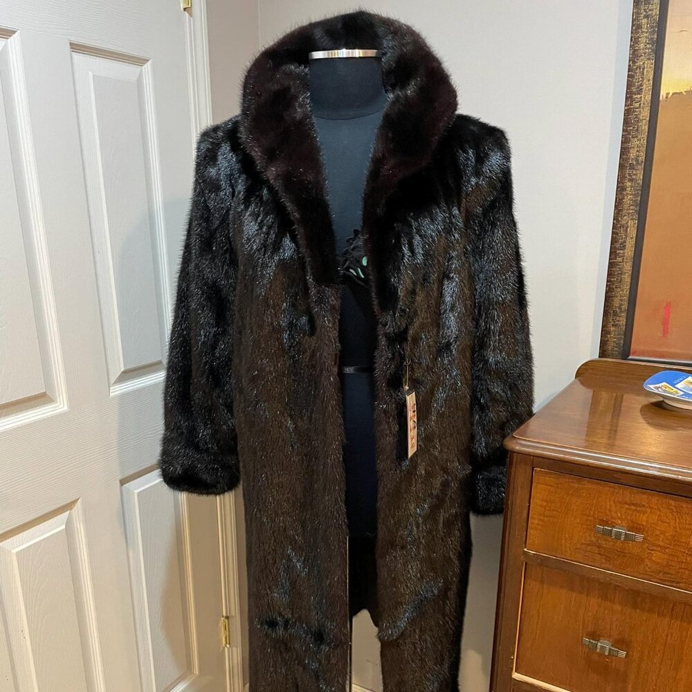 Size 16 Beautiful Dark Ranch Mink in Excellent Vintage Condition.  Size Large.